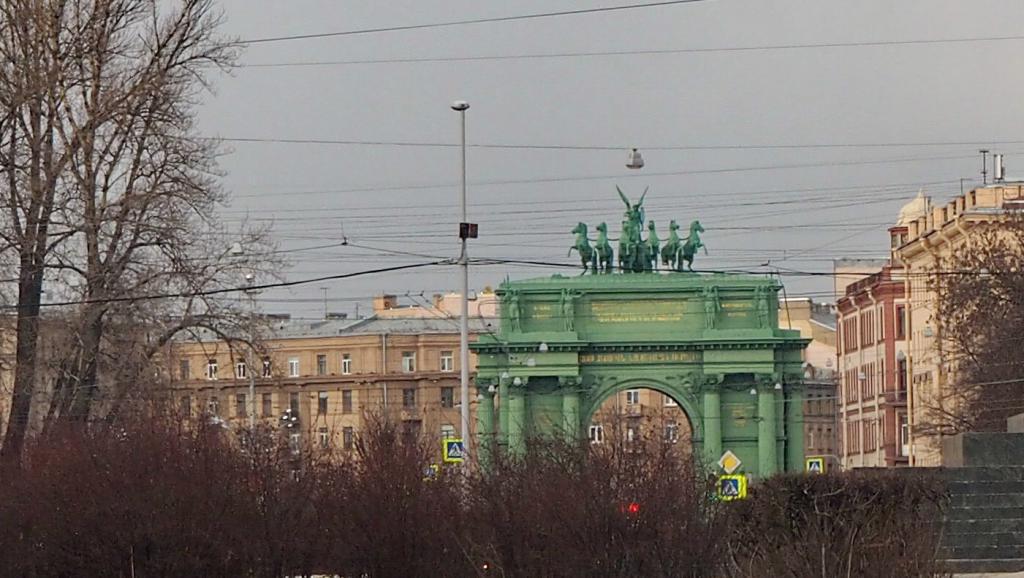 Нарвские ворота в Санкт-Петербурге.